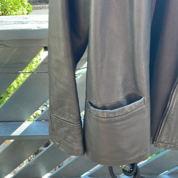 Leather jacket - Picture 4 of 6